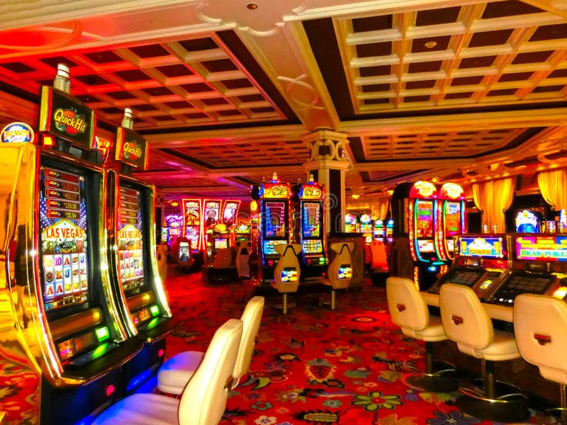 Online Poker and Baccarat Canada: Strategic Gaming in the Digital Age